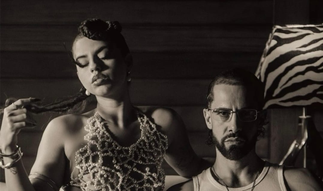 Yoyô vem de “Água na Boca” e entrega dancehall quente, místico e cheio de desejo