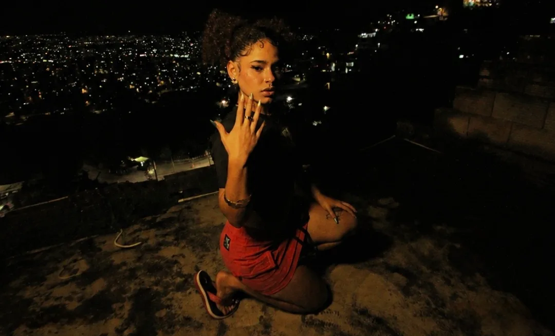 Kety MC chega sem freio em “Ele Ama”, novo trap que mistura deboche, atitude e muito protagonismo